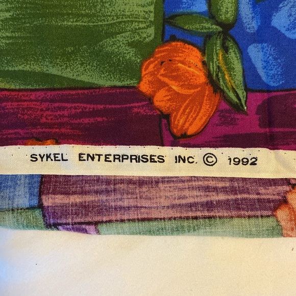 3 Yards of Vintage 58” Wide Floral Rayon Fabric for Sewing - Picture 3 of 4